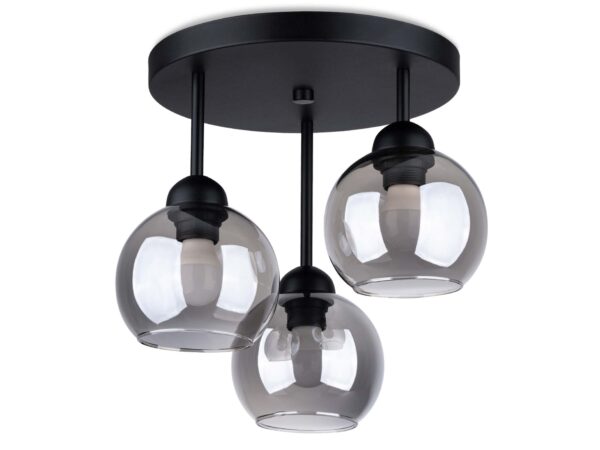 Stropní lampa se třemi světelnými zdroji v kulových stínidlech