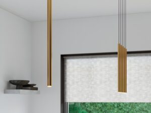 Miniatura 7 - Zlatá závěsná tubusová lampa nad oknem kuchennym