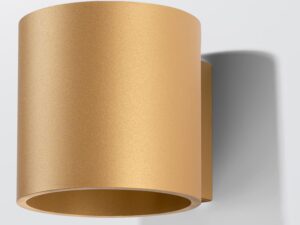 Miniatura 1 - Zlatá válcová lampa namontovaná na bílé stěně