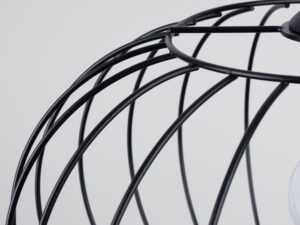 Miniatura 4 - Detail na stínidlo svítidla s cienkiego metalowego tyče