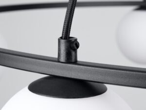 Miniatura 4 - Detail na zawiesie lampy s černým povrchovou úpravou
