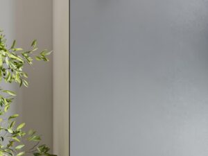 Miniatura 4 - Moderní obývací pokoj s dřevěným stropem a černou světelnou lištou