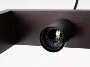 Miniatura 10 - Detail oprawki E27 v dřevěné rámu závěsné lampy