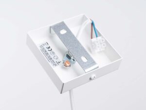 Miniatura 11 - Interiér stropní krytky lampy z kostkou elektrickou a kolorowym okablowaniem
